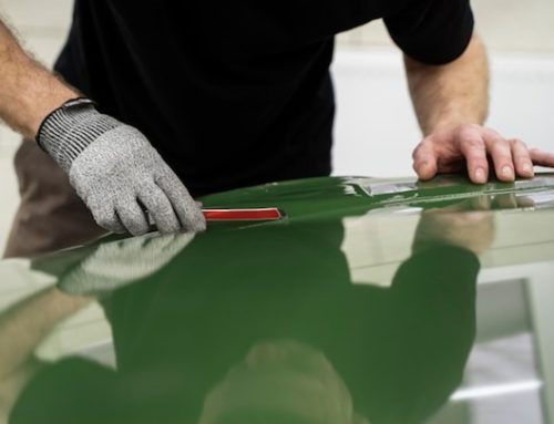Quais as características técnicas os adesivos para envelopamento de veículos devem ter para oferecer o melhor acabamento ao seu cliente
