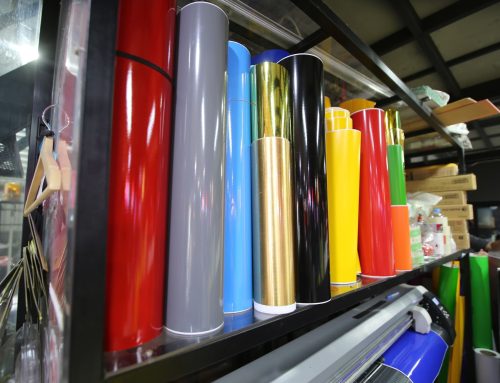 Como Criar Kits de Autoadesivos Sazonais para Pequenos Negócios e Aumentar Suas Vendas